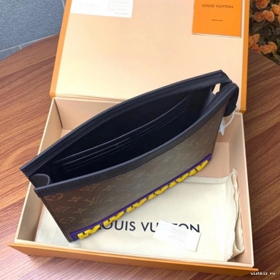 WIS VUITTON VOYAGE LOUIS MM POCHETTE 0304